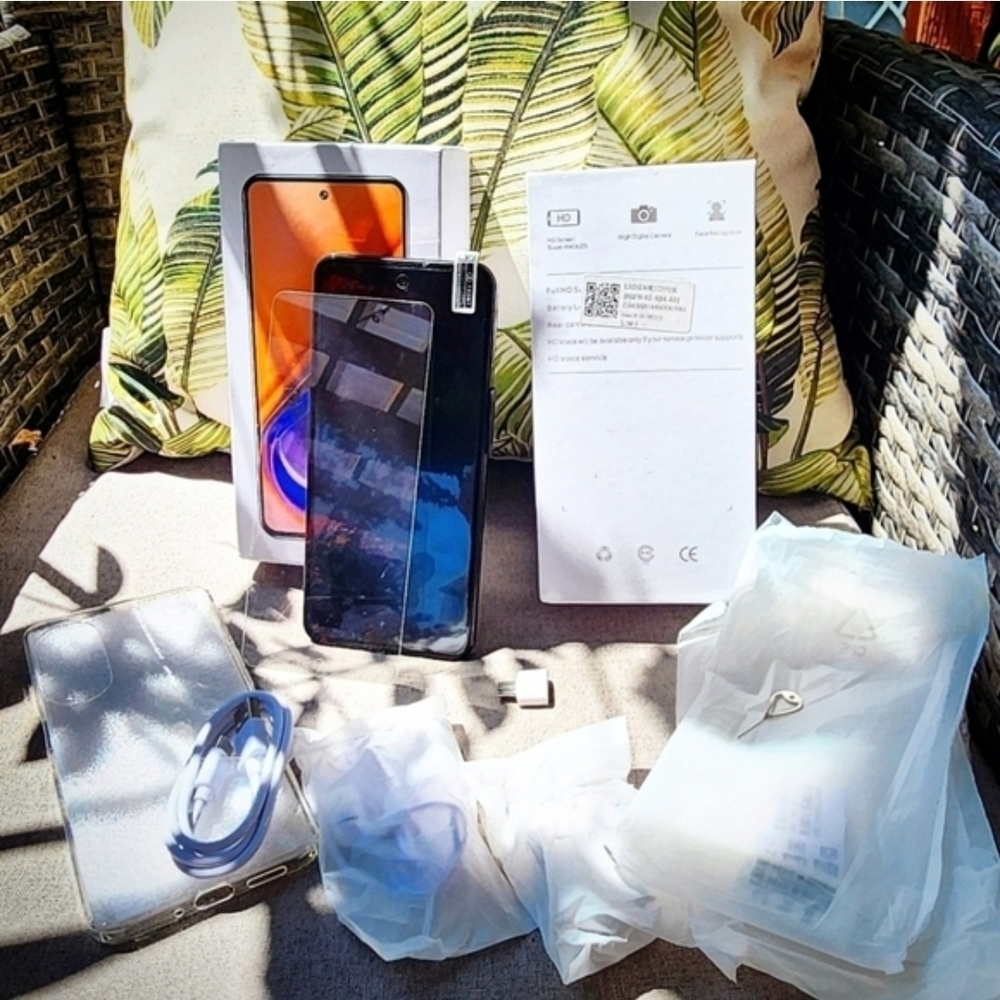 ✨️ NEW DUAL SIM Smartphone + Lots Of Extras ✨️